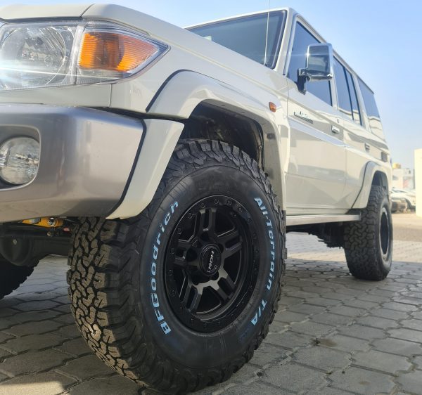LC71/LC76/LC78/LC79 (17X9) 5x Hammer wheels (5/150)